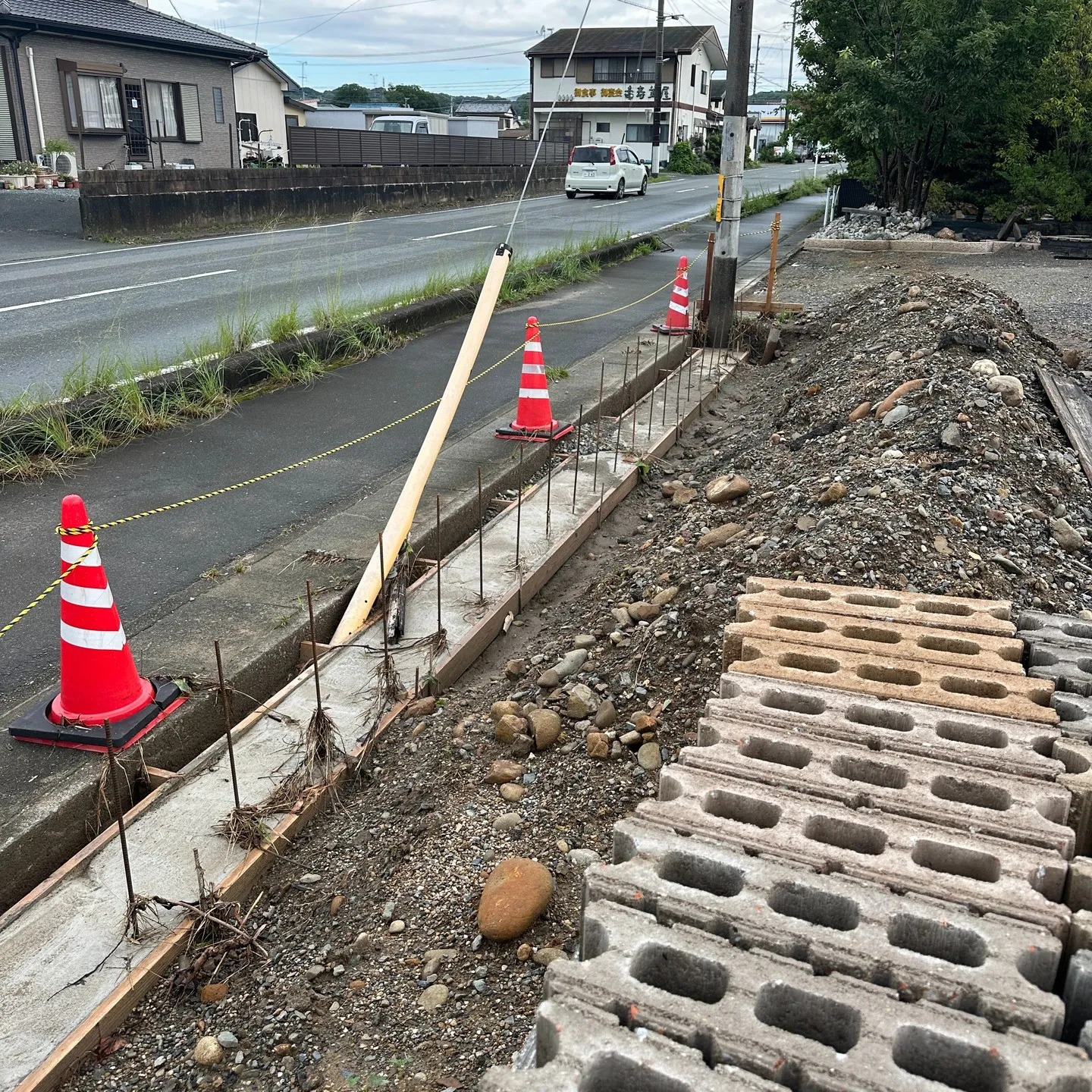 浜松大雨の残骸🖐️そして化粧ブロック😊