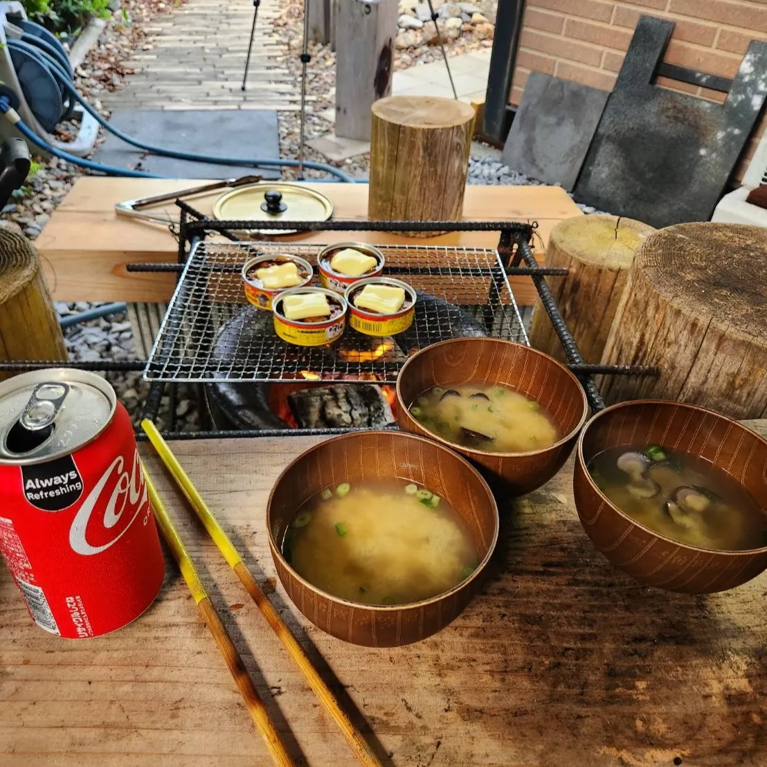 本日は水曜日🖐️真ん中モッコリ水曜日って事で✌️落葉で焚火🔥
