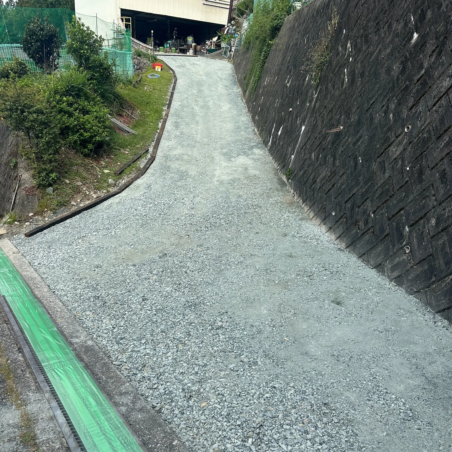 外構工事ではアスファルト舗装も👍